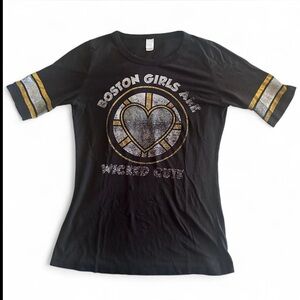 Boston Girls Are Wicked Cute Black & Yellow Graphic Tee Size Medium